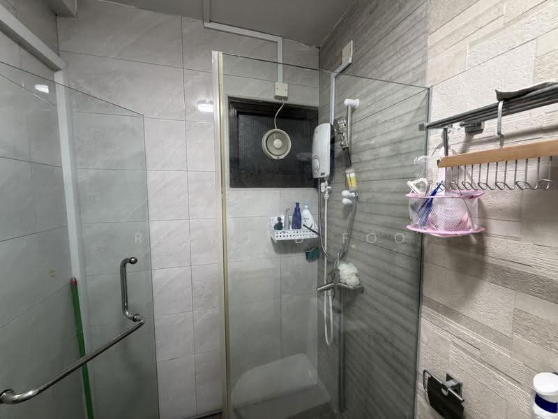 468 Segar Road, 468 Segar Road, Dairy Farm / Bukit Panjang / Choa Chu Kang, Room Rental, 150 sqft, HDB Flat For Rent, by Raymond Foo, 500253331 - Bathroom - PropertyGuru.com.sg