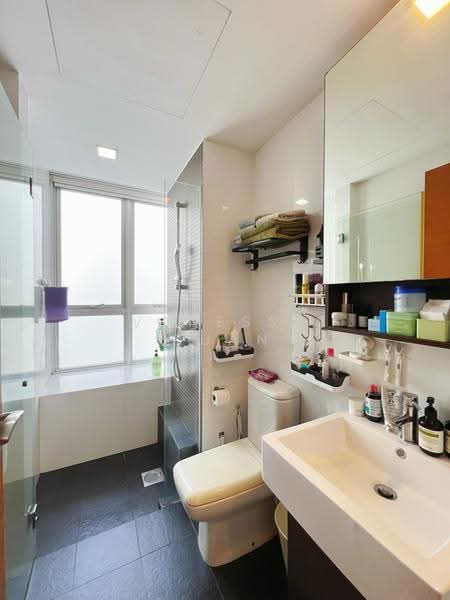 The Parc Condominium, 15 West Coast Walk, Buona Vista / West Coast / Clementi New Town, 4 Bedrooms, 1,485 sqft, Condominium For Sale, by Vanessa Duan, 500253332 - Bathroom - PropertyGuru.com.sg