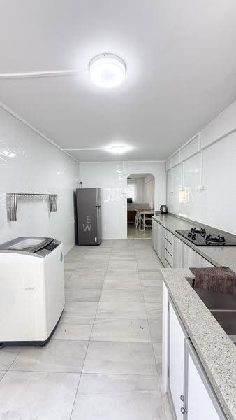 410 Bedok North Avenue 2, 410 Bedok North Avenue 2, Bedok / Upper East Coast, 2 Bedrooms, 732 sqft, HDB Flat For Sale, by Serene Wang, 500253366 - Kitchen - PropertyGuru.com.sg