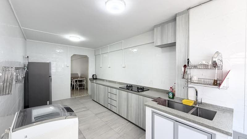 410 Bedok North Avenue 2, 410 Bedok North Avenue 2, Bedok / Upper East Coast, 2 Bedrooms, 732 sqft, HDB Flat For Sale, by Serene Wang, 500253366 - Kitchen - PropertyGuru.com.sg
