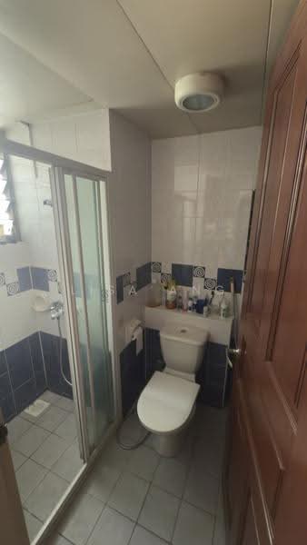 675B Jurong West Street 64, 675B Jurong West Street 64, Boon Lay / Jurong / Tuas, Room Rental, 11 sqft, HDB Flat For Rent, by Lisa Ang, 500253375 - Bathroom - PropertyGuru.com.sg