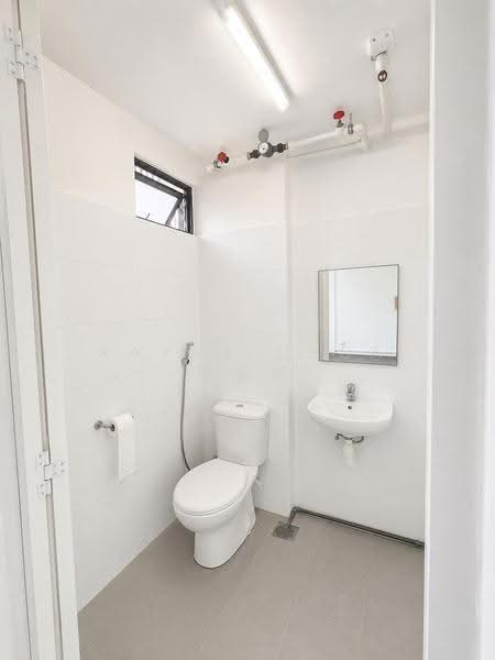 Tag.A, 81 Tagore Lane, Mandai / Upper Thomson, 624 sqft, Light Industrial (B1) For Rent, by Rayne Chua 蔡美慧, 500253385 - Bathroom - CommercialGuru.com.sg