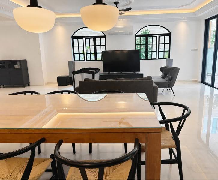 D15 Freehold Semi D with 12m plot width - Move In, East Coast / Marine Parade, 4 Bedrooms, 5,300 sqft, Semi-Detached House For Sale, by Jyoti Chawla, 500253431 - Living and Dining Room - PropertyGuru.com.sg