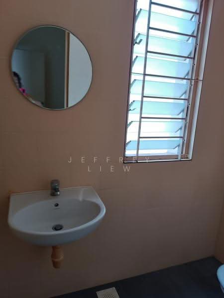 Joo Chiat Avenue, East Coast / Marine Parade, 3 Bedrooms, 2,000 sqft, Terraced House For Rent, by Jeffrey Liew, 500253433 - Bathroom - PropertyGuru.com.sg