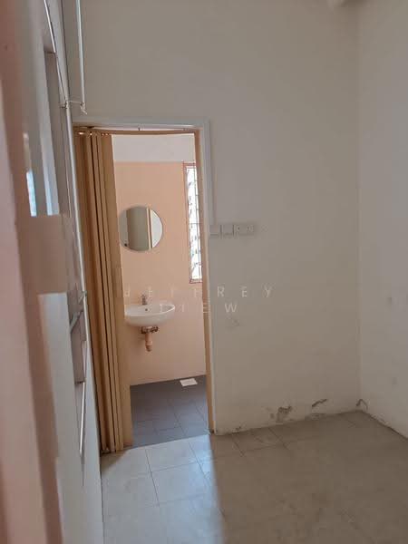 Joo Chiat Avenue, East Coast / Marine Parade, 3 Bedrooms, 2,000 sqft, Terraced House For Rent, by Jeffrey Liew, 500253433 - Bathroom - PropertyGuru.com.sg