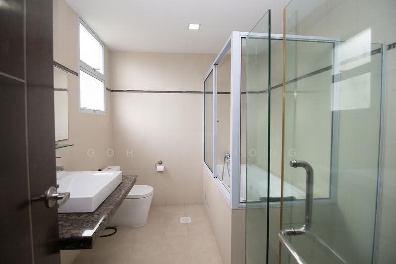 Kechubong Terrace, Jalan Kechubong, Seletar / Yio Chu Kang, 5 Bedrooms, 6,200 sqft, Detached House For Sale, by Goh Wee Hong, 500253444 - Bathroom - PropertyGuru.com.sg