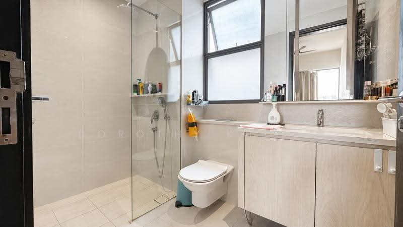E Maisons (The Maisons), 28 Braddell Road, Macpherson / Potong Pasir, 2 Bedrooms, 936 sqft, Apartment For Rent, by Dorothy Khong, 500253446 - Master Bathroom - PropertyGuru.com.sg