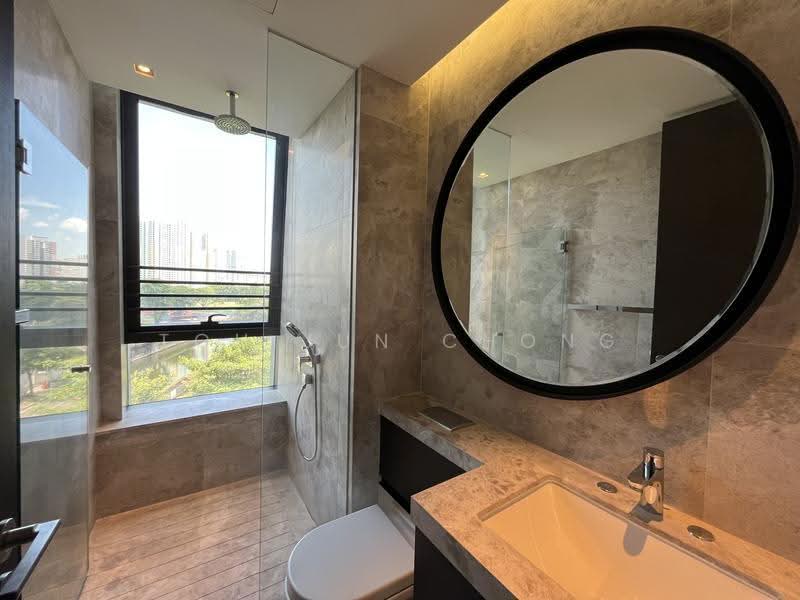 Centennia Suites, 100 Kim Seng Road, Orchard / River Valley, 4 Bedrooms, 2,303 sqft, Condominium For Rent, by Toh Jun Chong, 500253450 - Bathroom - PropertyGuru.com.sg