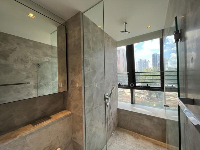 Centennia Suites, 100 Kim Seng Road, Orchard / River Valley, 4 Bedrooms, 2,303 sqft, Condominium For Rent, by Toh Jun Chong, 500253450 - Bathroom - PropertyGuru.com.sg