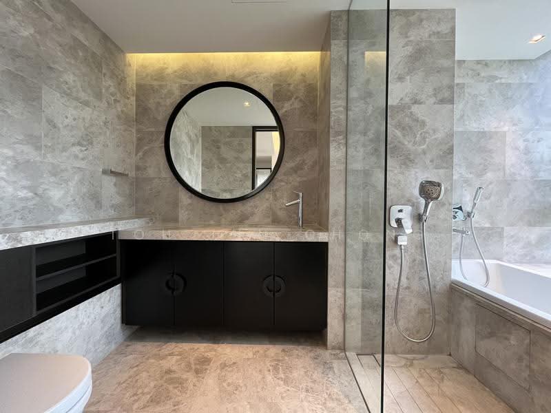 Centennia Suites, 100 Kim Seng Road, Orchard / River Valley, 4 Bedrooms, 2,303 sqft, Condominium For Rent, by Toh Jun Chong, 500253450 - Bathroom - PropertyGuru.com.sg