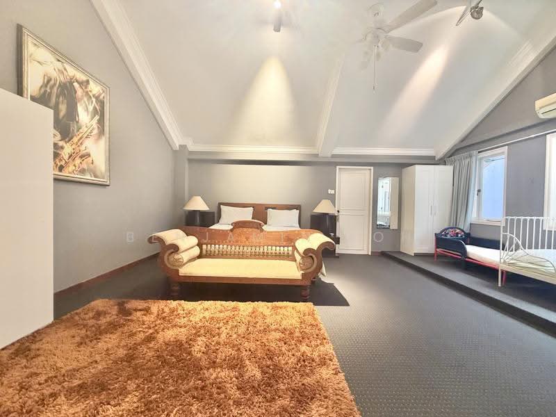 A HOME IN SERANGOON GARDENS WITH CHARACTER!!!, SERANGOON GARDEN ESTATE, Hougang / Punggol / Sengkang, 5 Bedrooms, 5,000 sqft, Semi-Detached House For Sale, by Benjamin Poh, 500253456 - Bedroom - PropertyGuru.com.sg