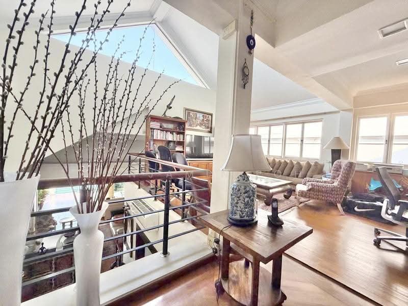 A HOME IN SERANGOON GARDENS WITH CHARACTER!!!, SERANGOON GARDEN ESTATE, Hougang / Punggol / Sengkang, 5 Bedrooms, 5,000 sqft, Semi-Detached House For Sale, by Benjamin Poh, 500253456 - Family Room - PropertyGuru.com.sg