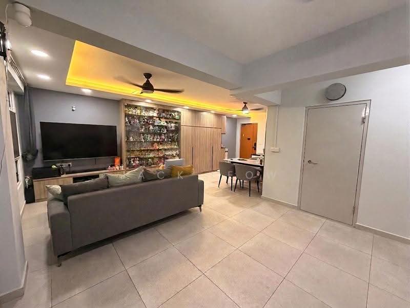 316B Yishun Greenwalk, 316B Yishun Avenue 9, Sembawang / Yishun, 3 Bedrooms, 990 sqft, HDB Flat For Sale, by Jack Leow, 500253474 - Living Room - PropertyGuru.com.sg