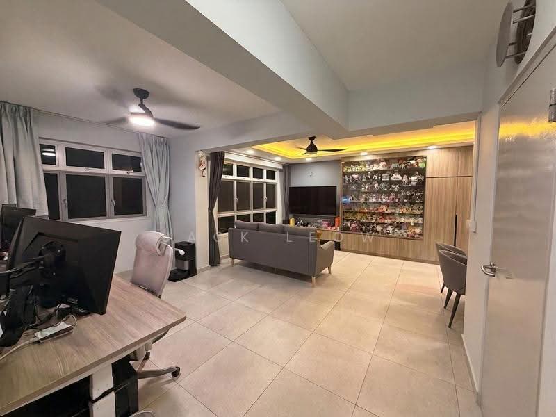 316B Yishun Greenwalk, 316B Yishun Avenue 9, Sembawang / Yishun, 3 Bedrooms, 990 sqft, HDB Flat For Sale, by Jack Leow, 500253474 - Living Room - PropertyGuru.com.sg