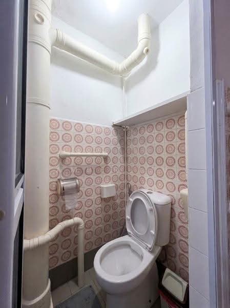 22 Havelock Road, 22 Havelock Road, Alexandra / Commonwealth, 2 Bedrooms, 689 sqft, HDB Flat For Sale, by Amber Liu, 500253481 - Bathroom - PropertyGuru.com.sg