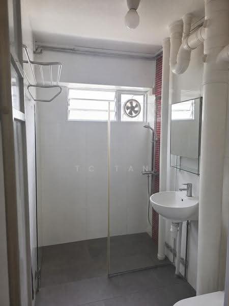 15 Eunos Crescent, 15 Eunos Crescent, Eunos / Geylang / Paya Lebar, 3 Bedrooms, 1,259 sqft, HDB Flat For Sale, by TC Tan, 500253492 - Bathroom - PropertyGuru.com.sg