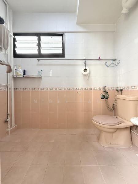545 Jurong West Street 42, 545 Jurong West Street 42, Boon Lay / Jurong / Tuas, 3 Bedrooms, 1,119 sqft, HDB Flat For Sale, by Nigel Tan, 500253495 - Bathroom - PropertyGuru.com.sg
