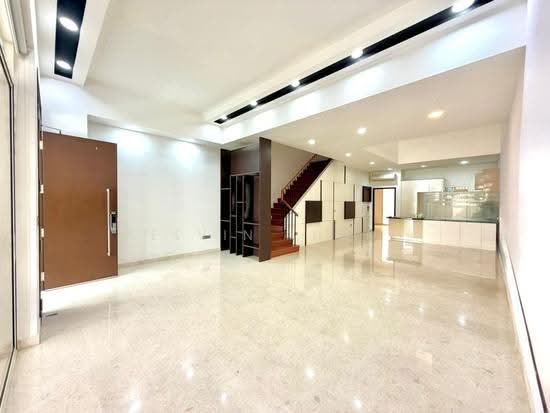 Luxus Hills | The Estate