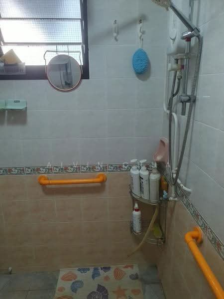 200A Sengkang East Road, 200A Sengkang East Road, Hougang / Punggol / Sengkang, Room Rental, 100 sqft, HDB Flat For Rent, by Alvin Chua, 500253499 - Bathroom - PropertyGuru.com.sg