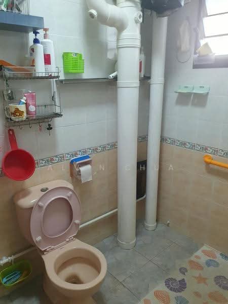 200A Sengkang East Road, 200A Sengkang East Road, Hougang / Punggol / Sengkang, Room Rental, 100 sqft, HDB Flat For Rent, by Alvin Chua, 500253499 - Bathroom - PropertyGuru.com.sg