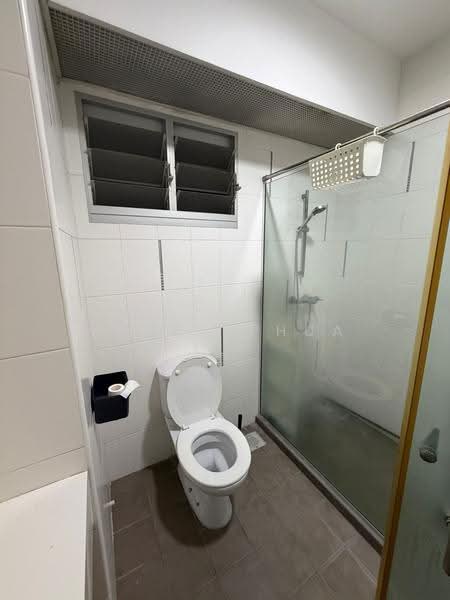 22 Teban Gardens Road, 22 Teban Gardens Road, Boon Lay / Jurong / Tuas, 3 Bedrooms, 1,270 sqft, HDB Flat For Rent, by Edwin Phua, 500253502 - Bathroom - PropertyGuru.com.sg
