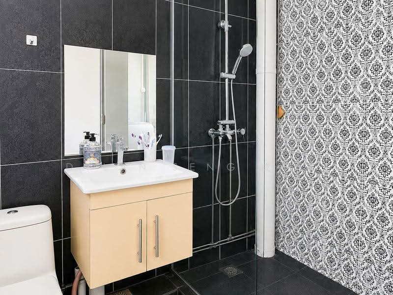 347 Kang Ching Road, 347 Kang Ching Road, Boon Lay / Jurong / Tuas, 3 Bedrooms, 1,087 sqft, HDB Flat For Sale, by Dylan Seng 成伟洋, 500253509 - Bathroom - PropertyGuru.com.sg