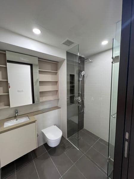 The Gazania, 5 How Sun Drive, Hougang / Punggol / Sengkang, 2 Bedrooms, 678 sqft, Condominium For Sale, by Alex Chuah, 500253513 - Bathroom - PropertyGuru.com.sg