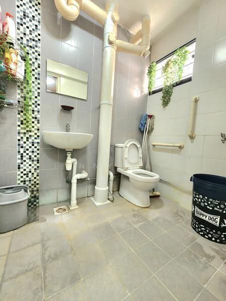 532 Jurong West Street 52, 532 Jurong West Street 52, Boon Lay / Jurong / Tuas, Room Rental, 250 sqft, HDB Flat For Rent, by Lenny Tan, 500253514 - Bathroom - PropertyGuru.com.sg