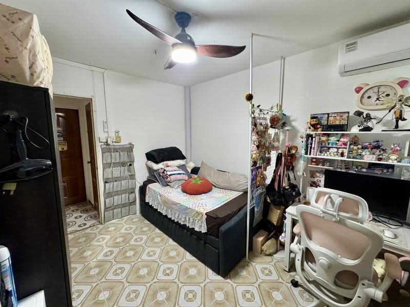 354 Clementi Avenue 2, 354 Clementi Avenue 2, Buona Vista / West Coast / Clementi New Town, 2 Bedrooms, 721 sqft, HDB Flat For Sale, by Haziq Irwan, 500253531 - Bedroom - PropertyGuru.com.sg