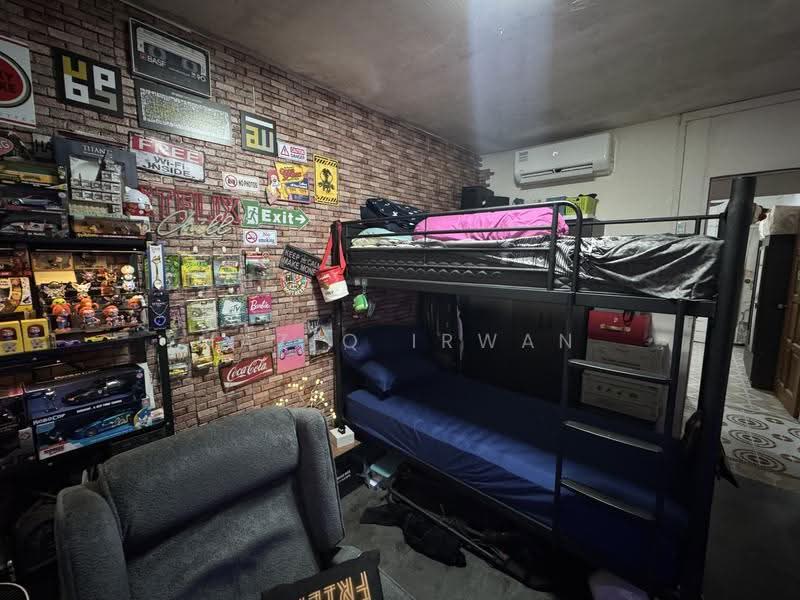 354 Clementi Avenue 2, 354 Clementi Avenue 2, Buona Vista / West Coast / Clementi New Town, 2 Bedrooms, 721 sqft, HDB Flat For Sale, by Haziq Irwan, 500253531 - Bedroom - PropertyGuru.com.sg