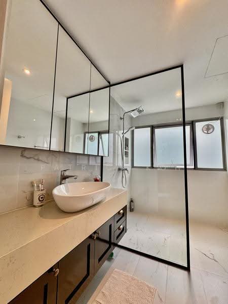 Springhill, Sembawang Walk, Sembawang / Yishun, 5 Bedrooms, 3,014 sqft, Terraced House For Sale, by Patrick Koh, 500253535 - Bathroom - PropertyGuru.com.sg