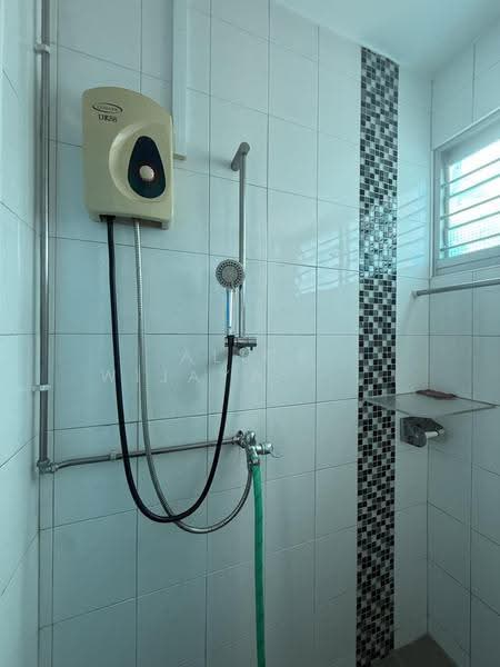 558 Ang Mo Kio Avenue 10, 558 Ang Mo Kio Avenue 10, Ang Mo Kio / Bishan / Thomson, 2 Bedrooms, 721 sqft, HDB Flat For Rent, by Alice Wijaya 黄雪莹, 500253540 - Bathroom - PropertyGuru.com.sg