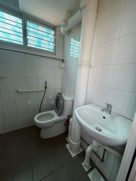 558 Ang Mo Kio Avenue 10, 558 Ang Mo Kio Avenue 10, Ang Mo Kio / Bishan / Thomson, 2 Bedrooms, 721 sqft, HDB Flat For Rent, by Alice Wijaya 黄雪莹, 500253540 - Bathroom - PropertyGuru.com.sg
