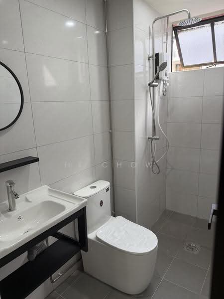 Kim Court, 11 Lorong 9 Geylang, Eunos / Geylang / Paya Lebar, Room Rental, 250 sqft, Apartment For Rent, by HL Chow, 500253544 - Bathroom - PropertyGuru.com.sg