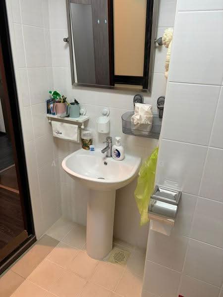 988B Buangkok Green, 988B Buangkok Green, Hougang / Punggol / Sengkang, Room Rental, 200 sqft, HDB Flat For Rent, by Alson Ong, 500253545 - Bathroom - PropertyGuru.com.sg