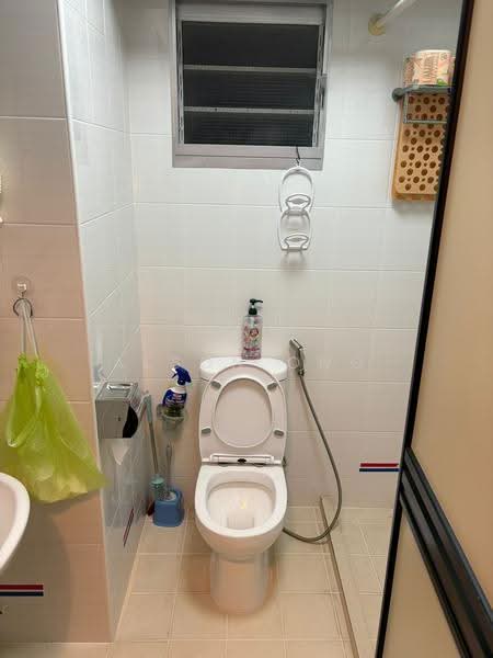 988B Buangkok Green, 988B Buangkok Green, Hougang / Punggol / Sengkang, Room Rental, 200 sqft, HDB Flat For Rent, by Alson Ong, 500253545 - Bathroom - PropertyGuru.com.sg