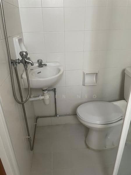 Changi Court, 698 Upper Changi Road East, Bedok / Upper East Coast, 2 Bedrooms, 980 sqft, Condominium For Rent, by Karen Neo, 500253548 - Bathroom - PropertyGuru.com.sg