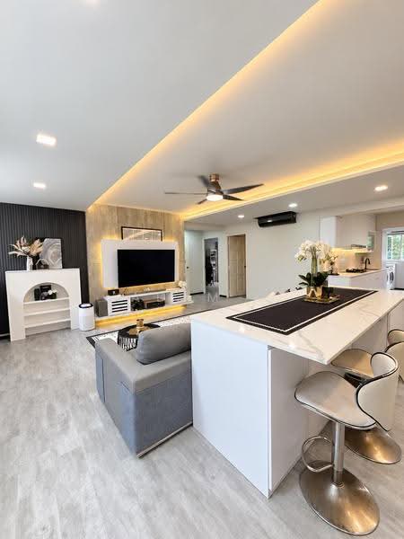 506 Jelapang Road, 506 Jelapang Road, Dairy Farm / Bukit Panjang / Choa Chu Kang, 3 Bedrooms, 1,302 sqft, HDB Flat For Sale, by Adam K, 500253560 - Living Room - PropertyGuru.com.sg