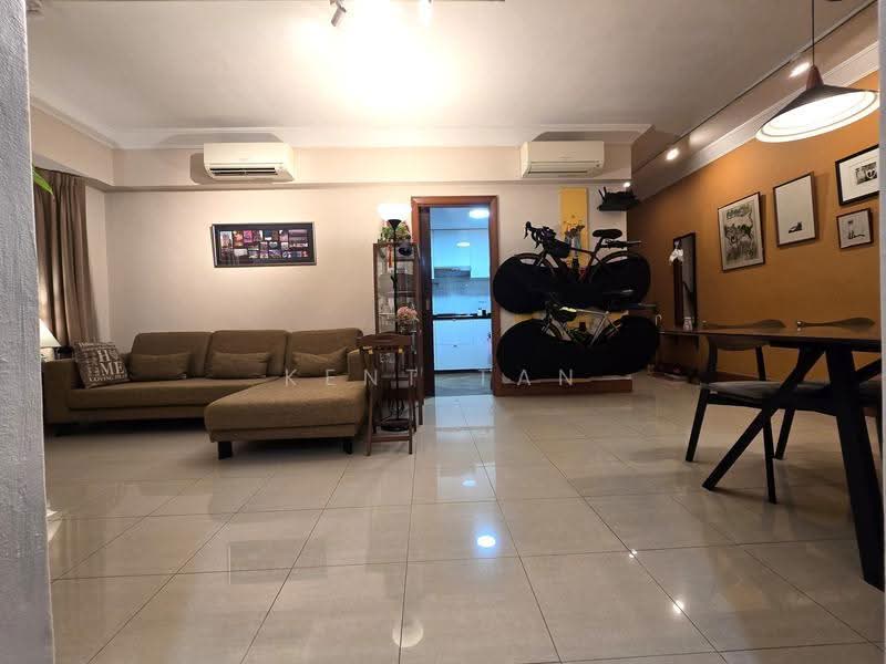 Parkview Apartments, 1 Bukit Batok Street 25, Dairy Farm / Bukit Panjang / Choa Chu Kang, 2 Bedrooms, 936 sqft, Apartment For Sale, by Kent Tan, 500253561 - Living Room - PropertyGuru.com.sg