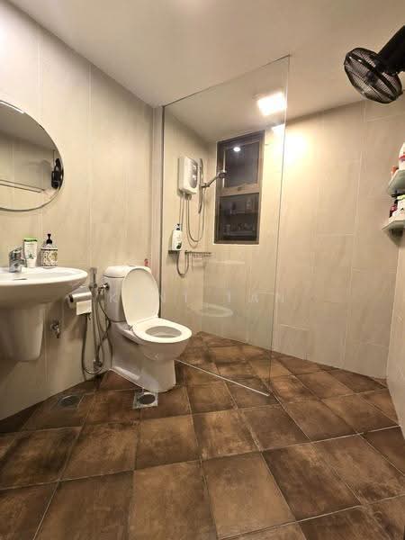 Parkview Apartments, 1 Bukit Batok Street 25, Dairy Farm / Bukit Panjang / Choa Chu Kang, 2 Bedrooms, 936 sqft, Apartment For Sale, by Kent Tan, 500253561 - Bathroom - PropertyGuru.com.sg