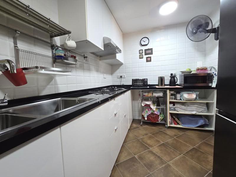 Parkview Apartments, 1 Bukit Batok Street 25, Dairy Farm / Bukit Panjang / Choa Chu Kang, 2 Bedrooms, 936 sqft, Apartment For Sale, by Kent Tan, 500253561 - Kitchen - PropertyGuru.com.sg