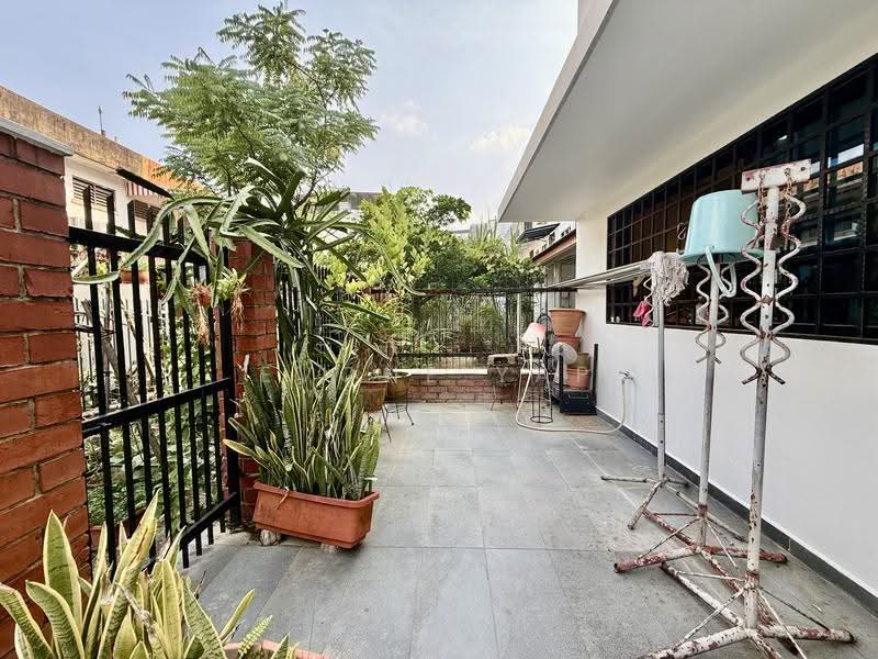Golden Hill Estate, Li Hwan Drive, Hougang / Punggol / Sengkang, 4 Bedrooms, 2,500 sqft, Terraced House For Sale, by Evone Yap, 500253564 - Exterior - PropertyGuru.com.sg