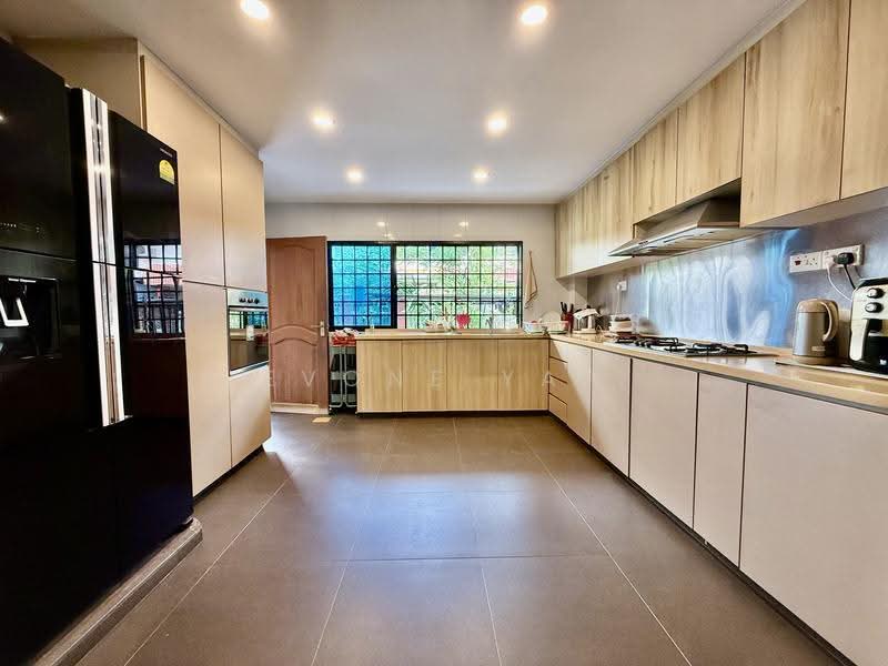 Golden Hill Estate, Li Hwan Drive, Hougang / Punggol / Sengkang, 4 Bedrooms, 2,500 sqft, Terraced House For Sale, by Evone Yap, 500253564 - Kitchen - PropertyGuru.com.sg
