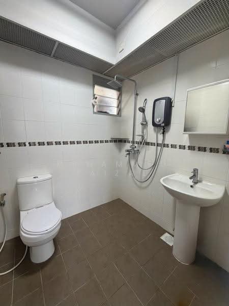 986B Buangkok Crescent, 986B Buangkok Crescent, Hougang / Punggol / Sengkang, Room Rental, 100 sqft, HDB Flat For Rent, by Muhammed Faizal, 500253570 - Bathroom - PropertyGuru.com.sg