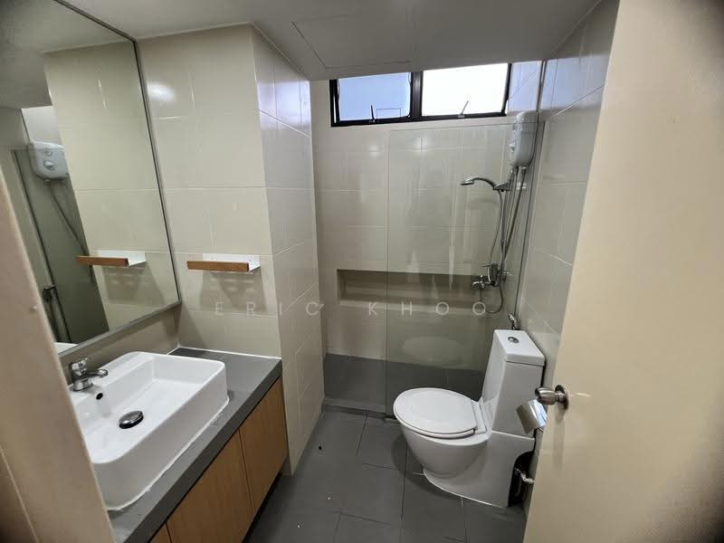 Mandarin Gardens, 5 Siglap Road, East Coast / Marine Parade, 2 Bedrooms, 829 sqft, Condominium For Sale, by Eric Khoo, 500253573 - Bathroom - PropertyGuru.com.sg