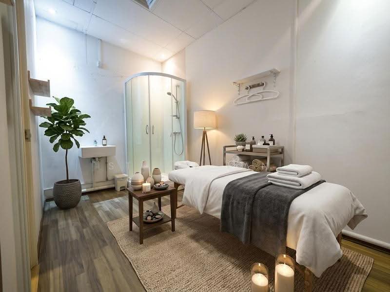 Midpoint Orchard, 220 Orchard Road, Orchard / River Valley, 786 sqft, Mall Shop For Sale, by Steeve Tan, 500253576 - Interior - CommercialGuru.com.sg