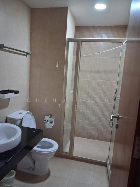 The Lakeshore, 29 Jurong West Street 41, Boon Lay / Jurong / Tuas, Room Rental, 120 sqft, Condominium For Rent, by Cheng Hoon Tan, 500253586 - Bathroom - PropertyGuru.com.sg