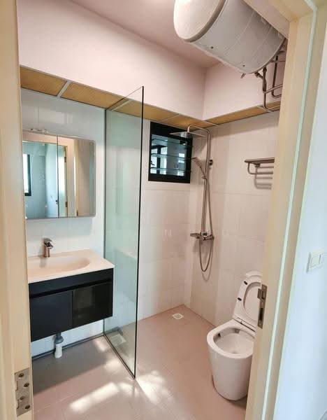 120B Punggol Edge, 120B Edgedale Plains, Hougang / Punggol / Sengkang, Room Rental, 100 sqft, HDB Flat For Rent, by Helen HU, 500253601 - Bathroom - PropertyGuru.com.sg