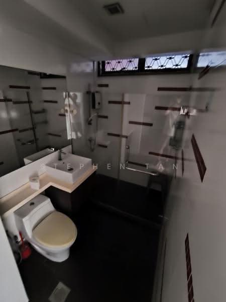 Eastern Lagoon I, 216 Upper East Coast Road, Bedok / Upper East Coast, 1 Bedroom, 721 sqft, Condominium For Rent, by Stephen Tan, 500253618 - Bathroom - PropertyGuru.com.sg