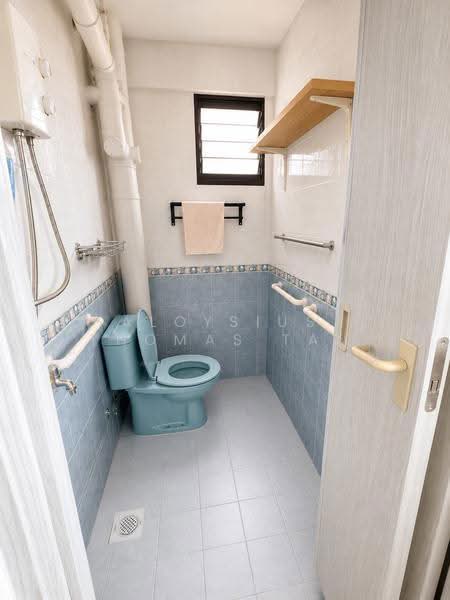 722 Yishun Street 71, 722 Yishun Street 71, Sembawang / Yishun, 2 Bedrooms, 689 sqft, HDB Flat For Sale, by Aloysius Thomas Tan, 500253623 - Bathroom - PropertyGuru.com.sg